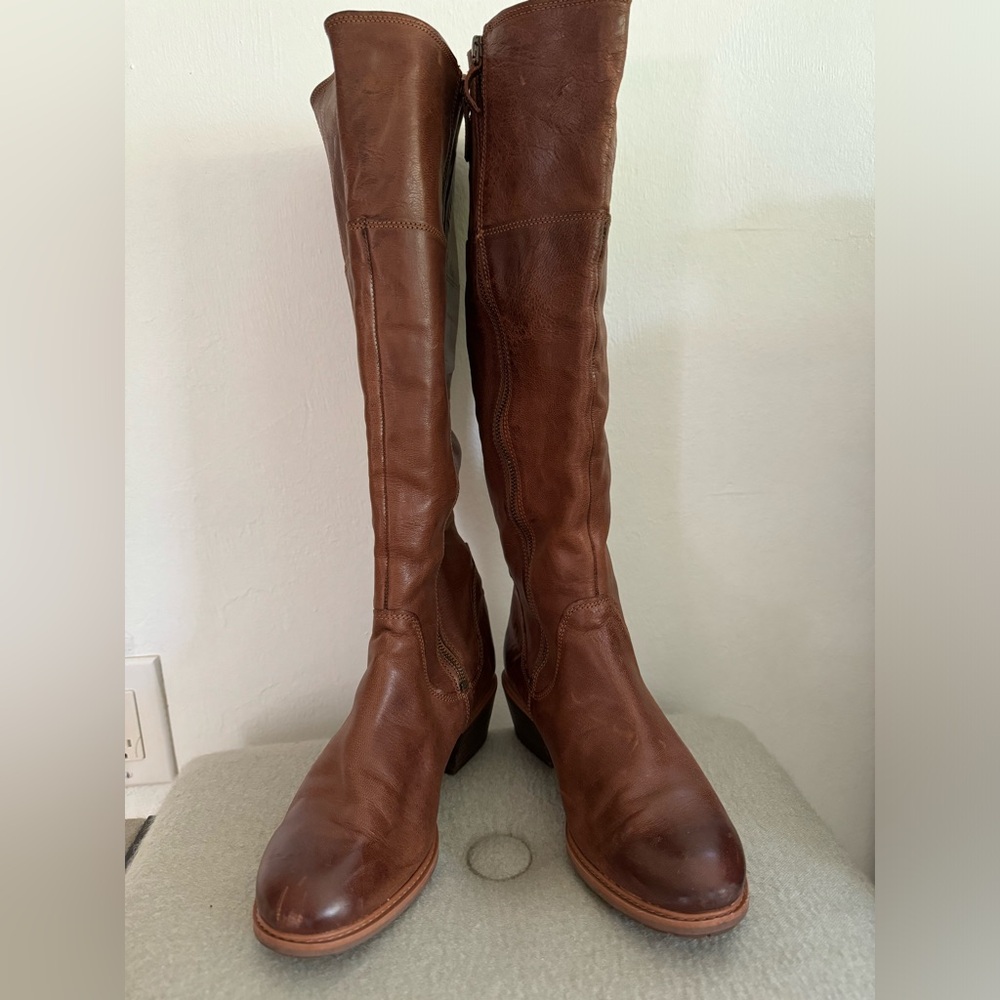 Timberland New women’s boot size 9.5